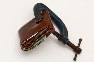 Efecte-ale-dependentei-de-jocuri-de-noroc-asupra-situatiei-financiare