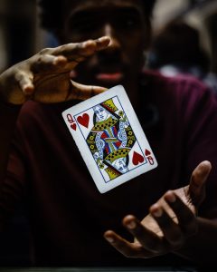 Tu ce joc joci?